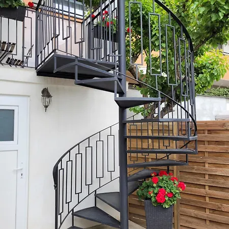 Rose Garden House Апартаменты *