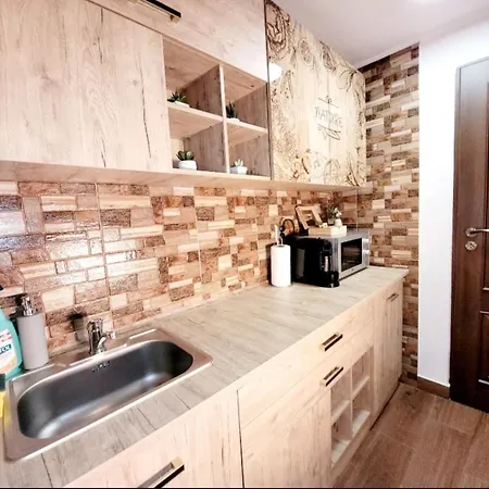 Апартаменты Rose Garden House *