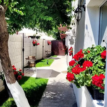 Rose Garden House * Бухарест